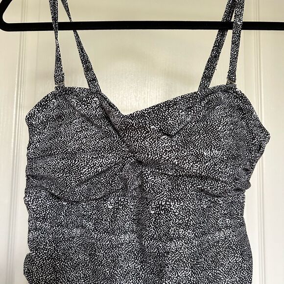 New Grace Sunny Women’s One Piece Swimsuit Dress with Ruffle Hem - Picture 4 of 12